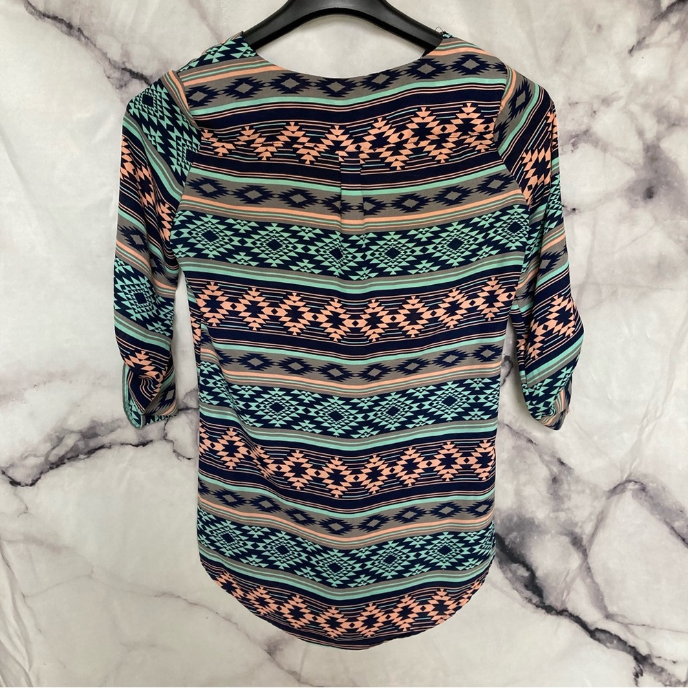 Light Flowy Tunic - Picture 2 of 3